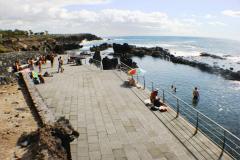 Meerwasserbecken vor Hotel