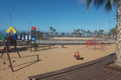 Spielplatz mit Basket- und Volleyball